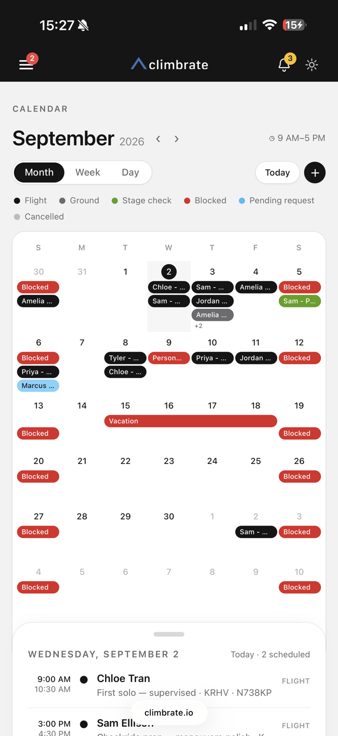 The month calendar with bookings, blocked days and a vacation